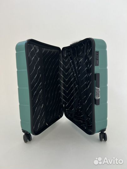 Чемодан новый