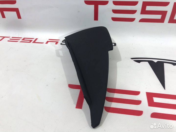 Накладка боковая торпеды Tesla Model S 2-й рест