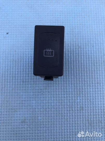 Кнопка обогрева стекла VW Passat B5