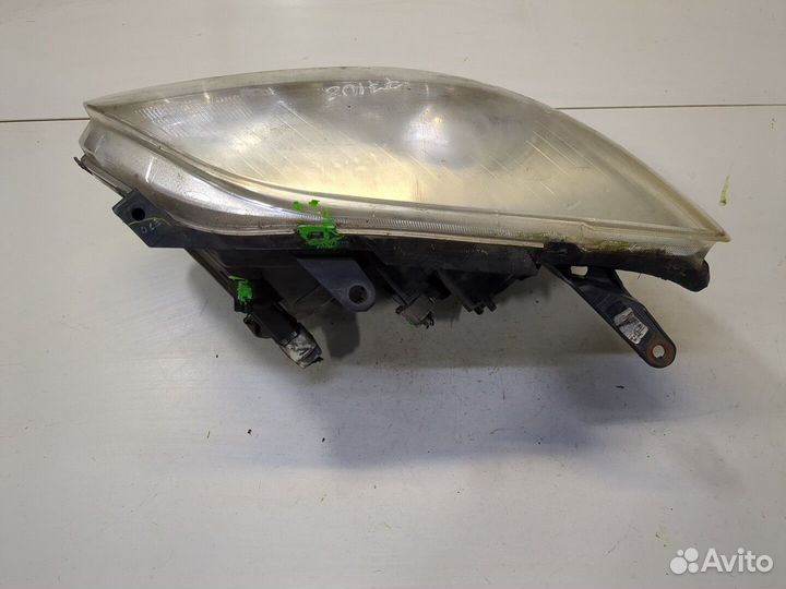 Фара (передняя) Toyota Avensis 2, 2004