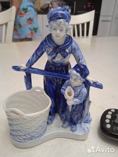 Статуэтка фарфор старая Европа