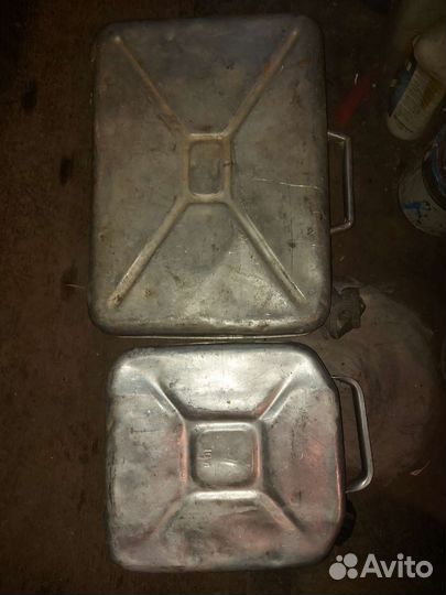 Канистры металлические,10,15,20 литров