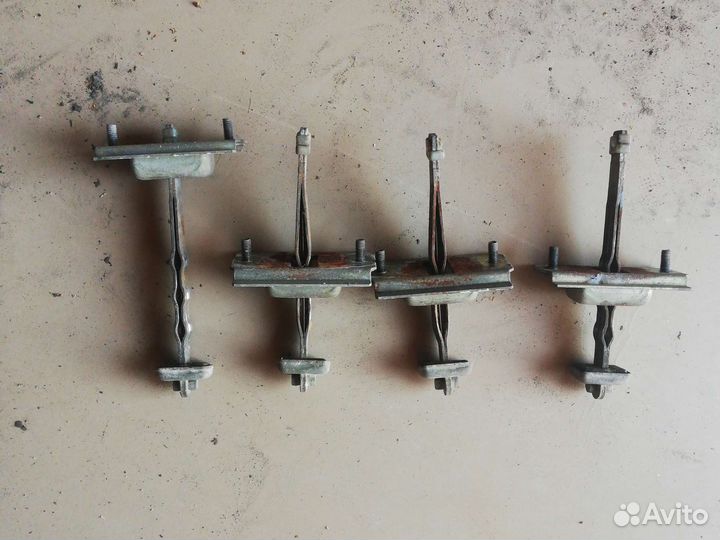 Упор двери Мазда 626 GE