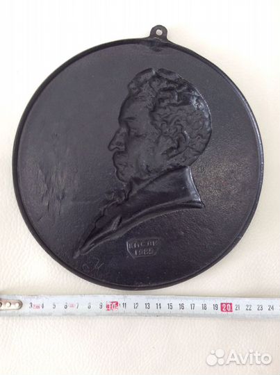 Борельефы,бюсты антикварные