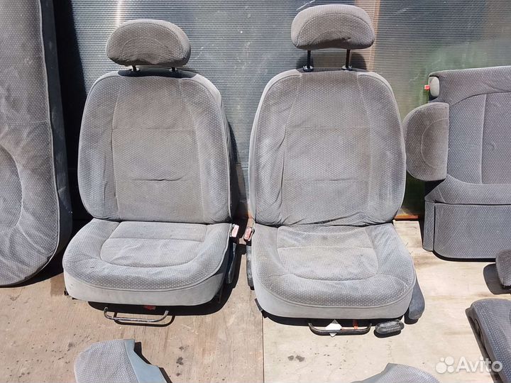 Сиденья комплект Peugeot 406