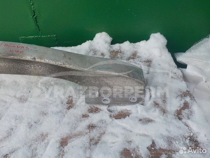 Усилитель бампера Renault Laguna