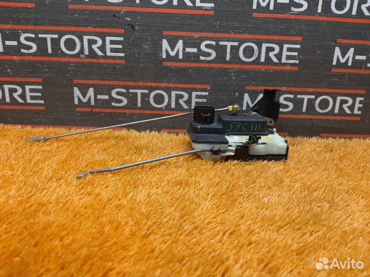 Замок двери передний правый Volvo Xc90 C95 B6324S5