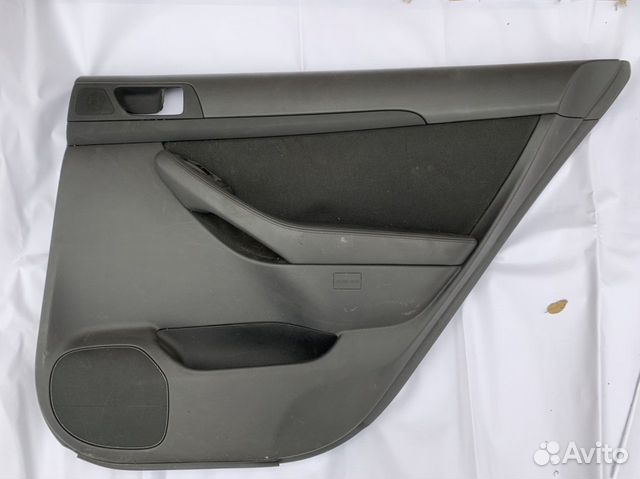 Продам обшивку двери Toyota Avensis 2003-2008
