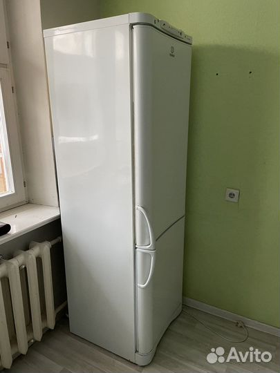 Холодильник Indesit