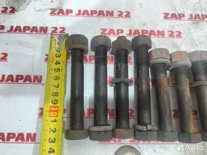 Болты подвески задние Mitsubishi Delica PE8W 4M40