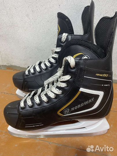 Коньки хоккейные
