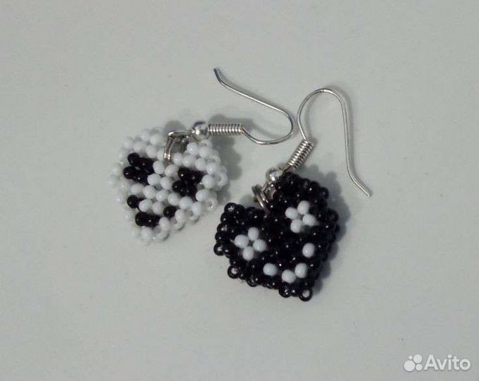 Серьги из бисера сердечки