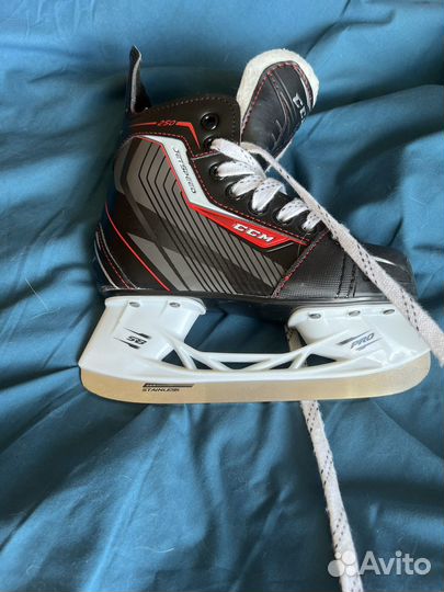 Хоккейные коньки ccm 31 размер