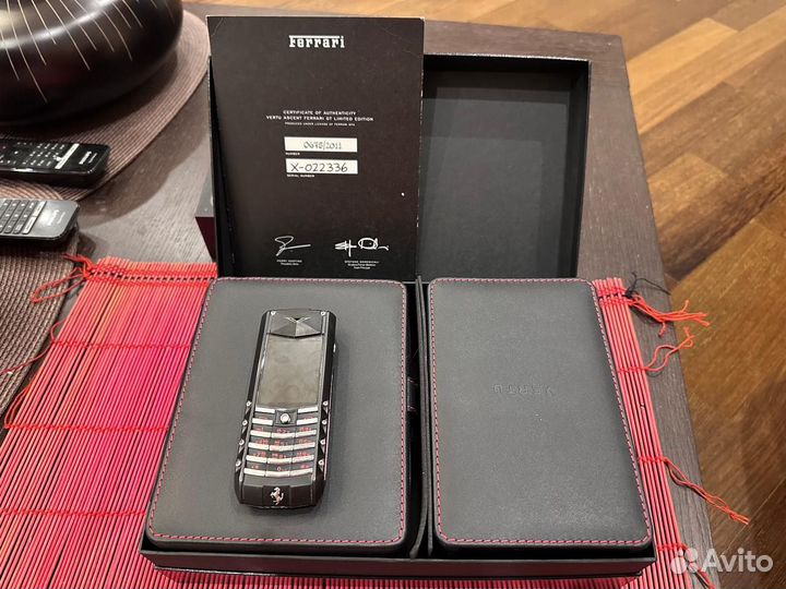 Vertu Ascent Ferrari GT Limited Edition, 6/32 ГБ