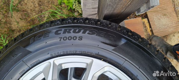 Bridgestone Ice Cruiser 7000S 225/65 R17 102T