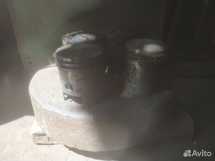 Поршня на восход 4 штуки с кольцами без пальцев