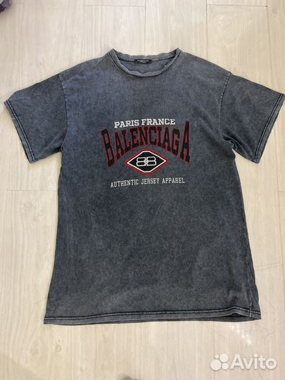 Удлиненная футболка Balenciaga оверсайз