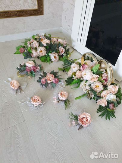 Свадебное украшение на машину