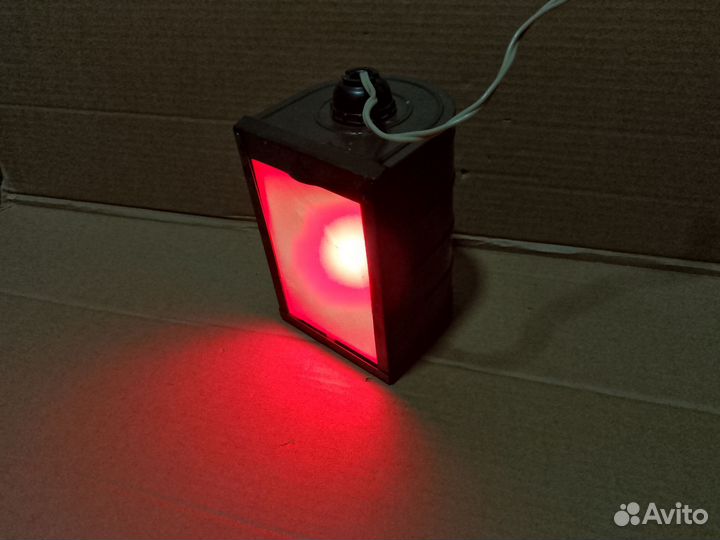 Фото фонарь красный свет