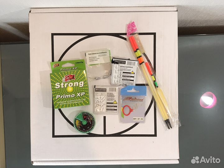 Рыболовные принадлежности:крючки,леска,грузило