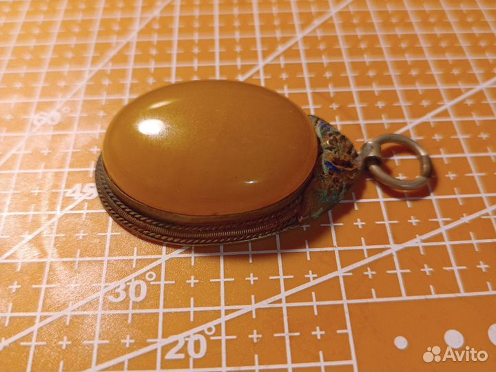 Желтый нефрит