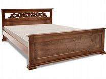 Кровать деревянная с резьбой