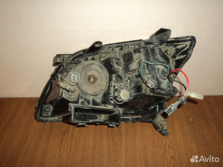 Фара правая toyota avensis II (2003-2006)