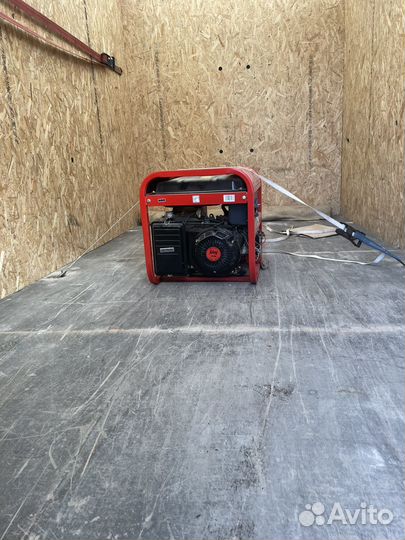 Газель с пирамидой