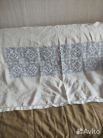 Скатерть с вышивкой ручной работы