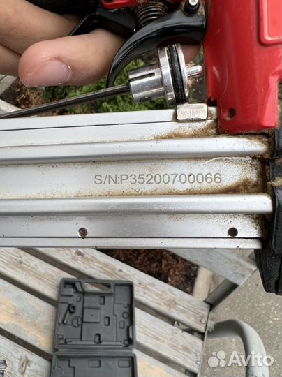 Пневматический пистолет шпилькозабивной