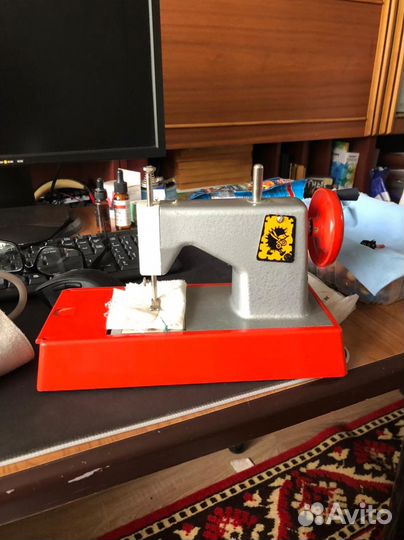 Швейная машина Чайка