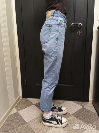 Джинсы мом