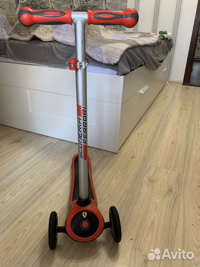 Самокат Globber Ferrari трехколесный