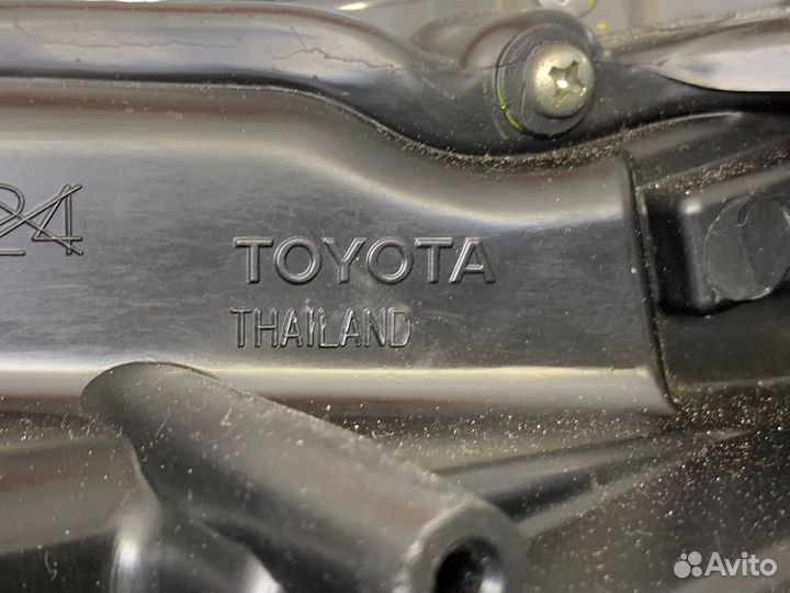 Фара светодиодная правая Toyota Fortuner 2