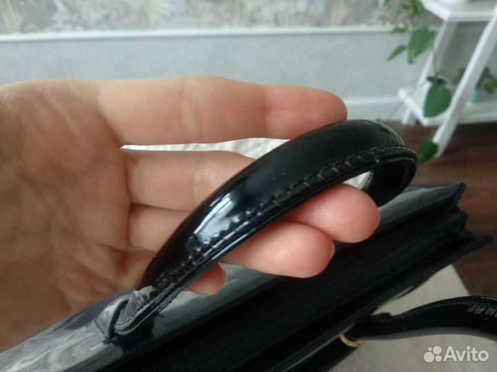 Сумка лаковая