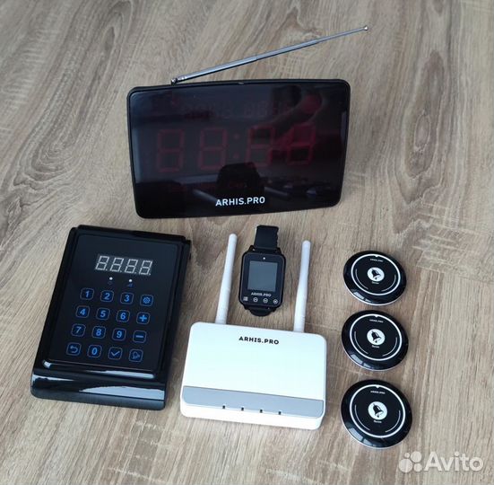 Кнопка вызова официанта в комллекте с часами табло