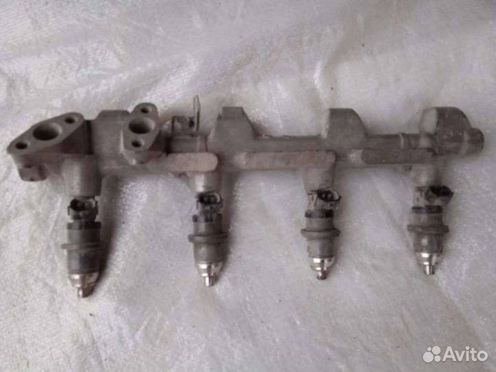 Топливная Рампа для Mitsubishi Carisma