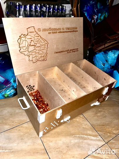 Большой деревянный ящик