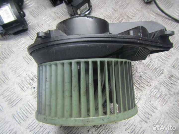 Моторчик печки Volkswagen Passat B5 2000 8D1820021