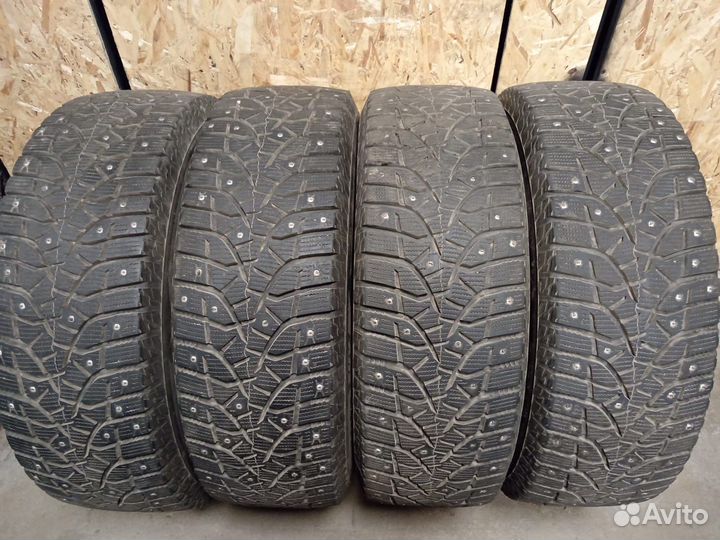 Bridgestone Blizzak Spike-02 SUV 235/65 R17