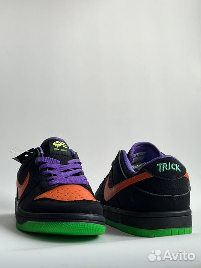 Кросcoвки Nike SB Dunk Low Night of Mischief Hallo