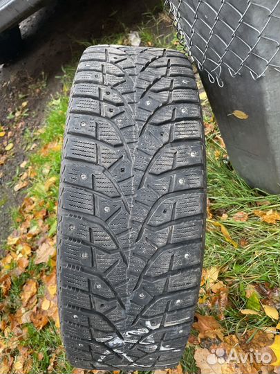 Bridgestone Blizzak Spike-02 SUV 215/65 R16