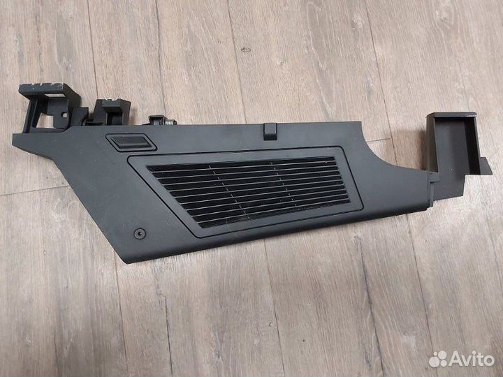 Обшивка багажника задняя правая Bmw X3 2.0D E83