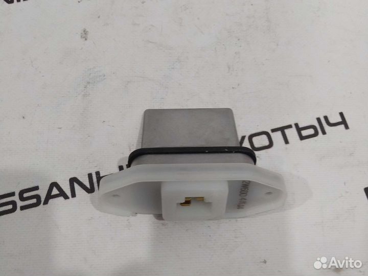 Резистор печки на Nissan X-trail T30