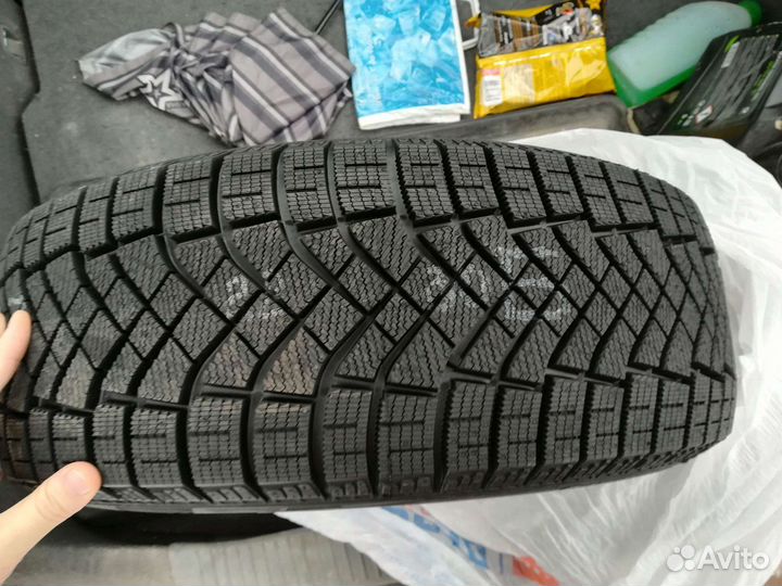 Pirelli Ice Zero FR 195/65 R15