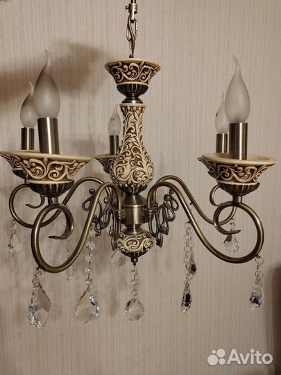Продам люстру
