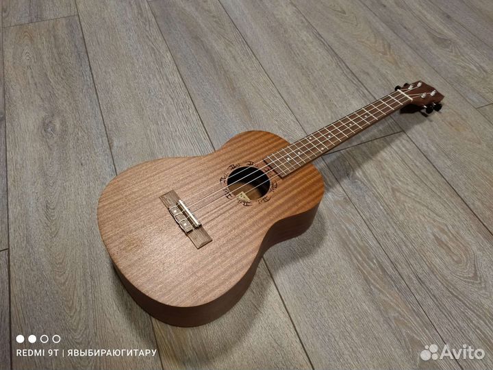 Укулеле баритон Fabio (новая)