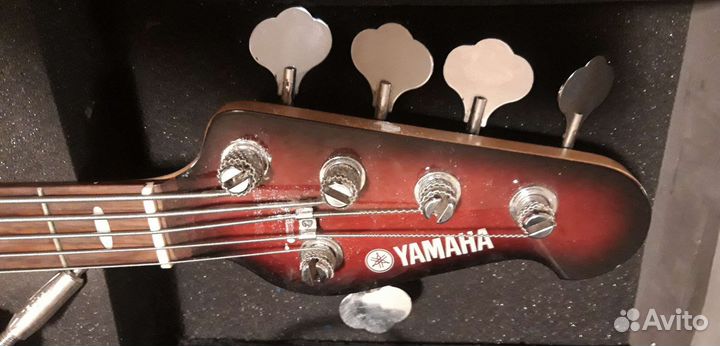 Yamaha 5-ти струнная басс-гитара и рок-кейс