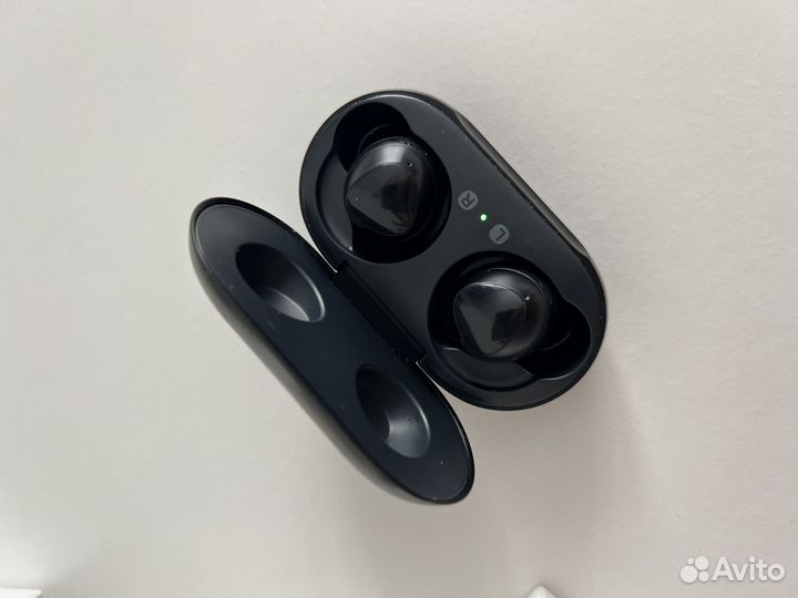 Беспроводные наушники samsung buds
