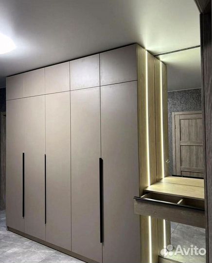 Шкаф четырехдверный